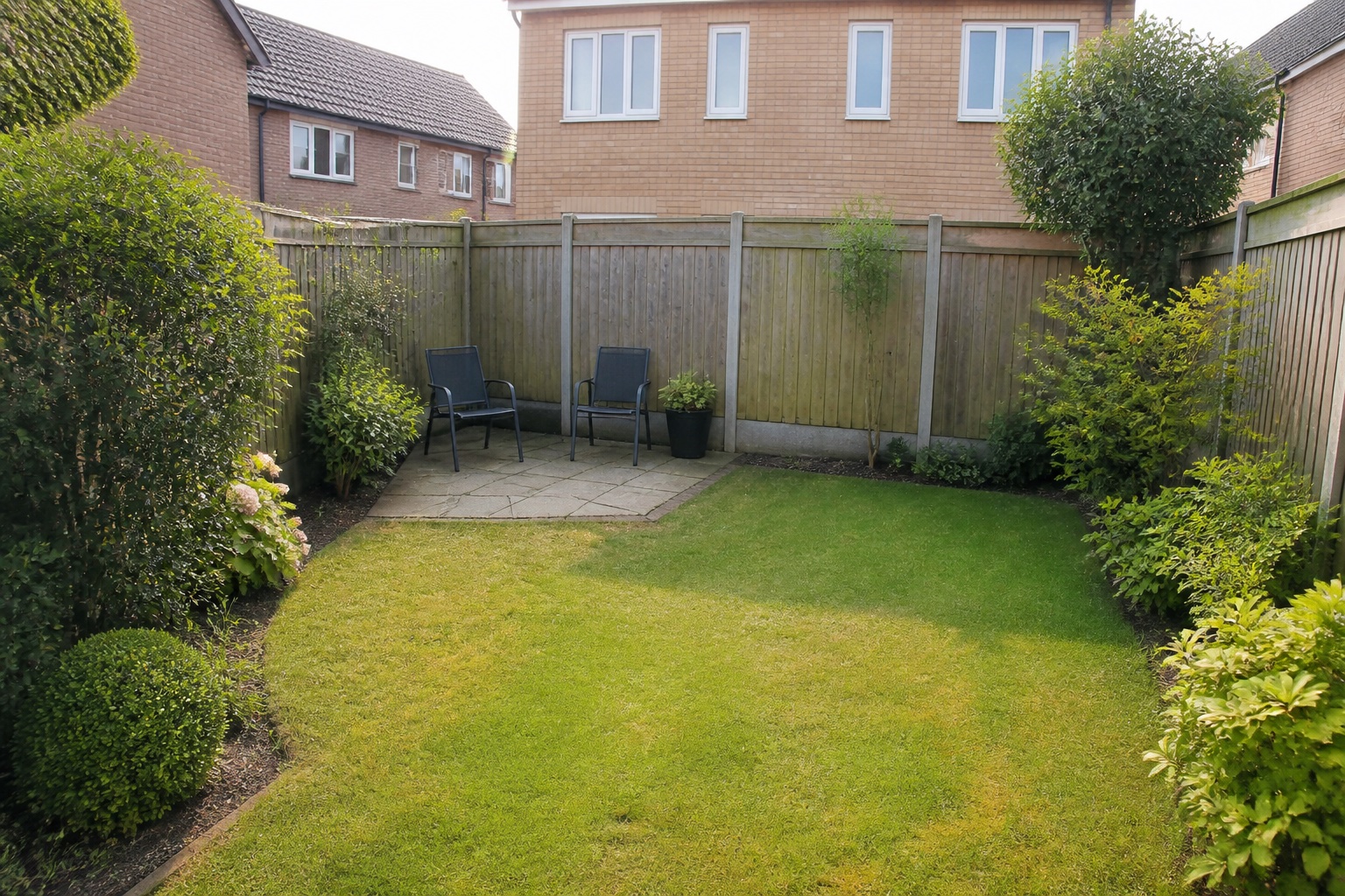 Give your garden a little more privacy: Before